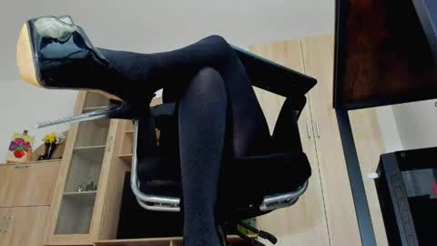 Snapshot of mistressmichelle5 chatting on 05.02.26 YourGoddessM online show from 05.02.26