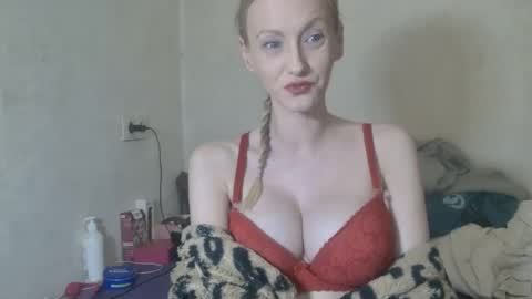 Snapshot of mistressmilly32 chatting on 02.25.26 mistressmilly32 online show from 02.25.26