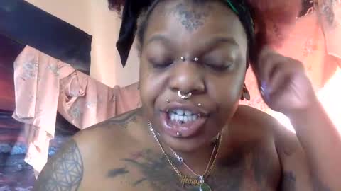 Snapshot of mistressmystii chatting on 02.10.25 Mistress Mystii online show from 02.10.25