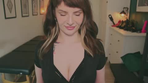 Snapshot of mistresssandy chatting on 05.18.26 SANDY online show from 05.18.26