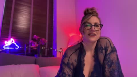 Snapshot of mistresssx chatting on 12.02.25 Miss X online show from 12.02.25