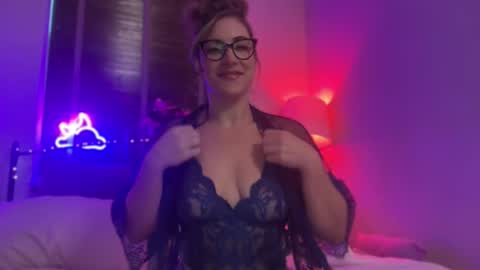 Snapshot of mistresssx chatting on 12.20.25 Miss X online show from 12.20.25