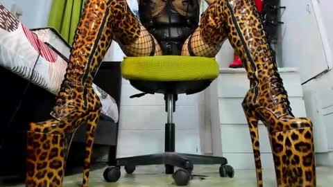 Snapshot of mistresstiffany69 chatting on 04.30.26 Tiffany online show from 04.30.26