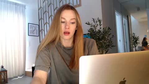 Snapshot of mistressuniverse chatting on 01.11.26 mistressuniverse online show from 01.11.26