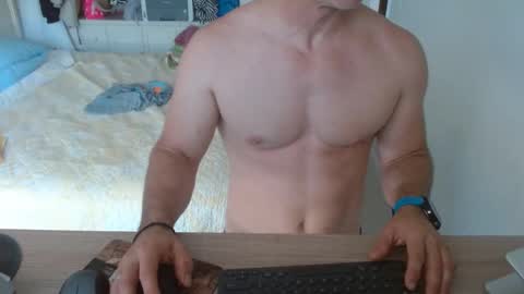 Snapshot of mitcheli chatting on 02.26.25 Onlyfans online show from 02.26.25