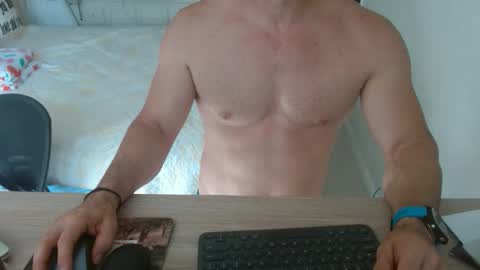 Snapshot of mitcheli chatting on 10.23.25 Onlyfans online show from 10.23.25