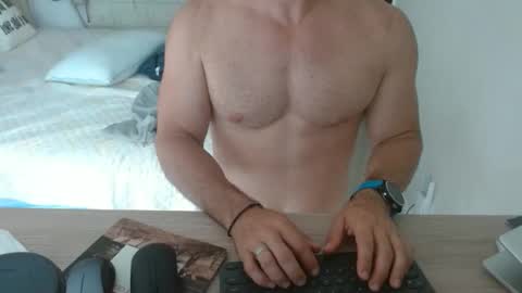 Snapshot of mitcheli chatting on 12.05.25 Onlyfans online show from 12.05.25