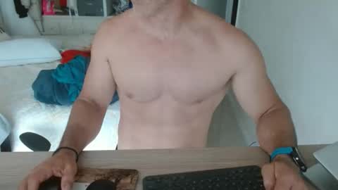 Snapshot of mitcheli chatting on 12.18.25 Onlyfans online show from 12.18.25