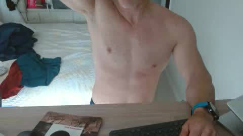 Snapshot of mitcheli chatting on 01.16.26 Onlyfans online show from 01.16.26