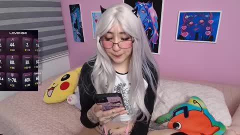 Snapshot of miwaviolet chatting on 09.29.25  Miwa Violet  online show from 09.29.25