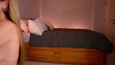 Snapshot of miya_shake chatting on 07.09.26 Miya Nika online show from 07.09.26