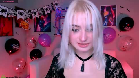 Snapshot of miya_shine chatting on 10.22.25 U dream online show from 10.22.25