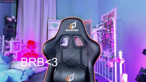 Snapshot of mizukinoyoru chatting on 02.14.25 Mizuki online show from 02.14.25