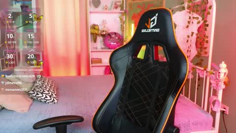 Snapshot of mizukinoyoru chatting on 03.10.25 Mizuki online show from 03.10.25