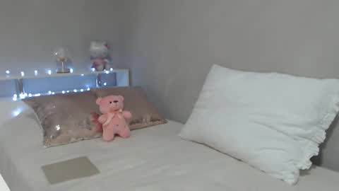 Snapshot of mmmeoww chatting on 12.10.24 Ariela online show from 12.10.24