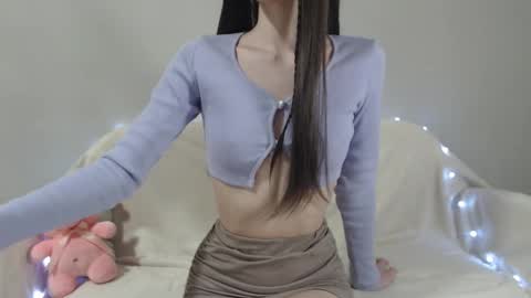 Snapshot of mmmeoww chatting on 01.10.25 Ariela online show from 01.10.25