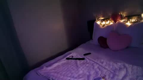 Snapshot of mmmmmwah chatting on 02.15.26 Angel online show from 02.15.26