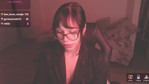 Snapshot of modjo_ chatting on 01.05.25 Modjo online show from 01.05.25