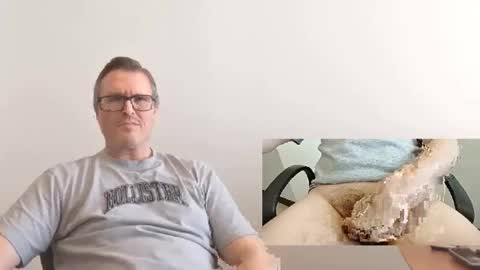 Snapshot of moe_001 chatting on 10.29.25 Moe online show from 10.29.25