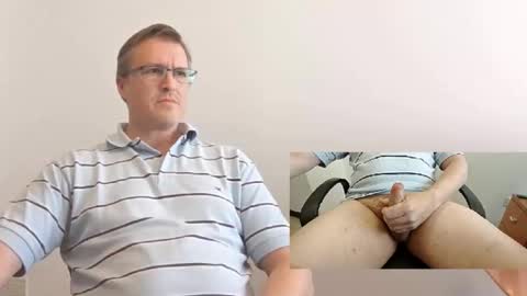 Snapshot of moe_001 chatting on 11.14.25 Moe online show from 11.14.25