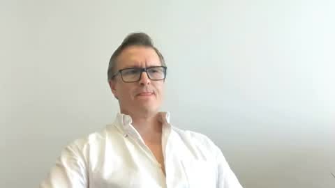 Snapshot of moe_001 chatting on 11.17.25 Moe online show from 11.17.25