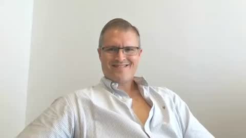 Snapshot of moe_001 chatting on 12.18.25 Moe online show from 12.18.25