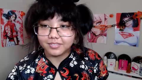 Snapshot of moertomlly chatting on 10.31.25 Molly online show from 10.31.25