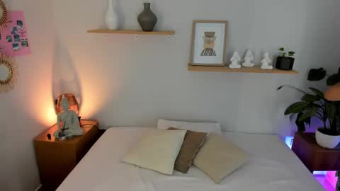 M o L l i E  online show from 03.07.25