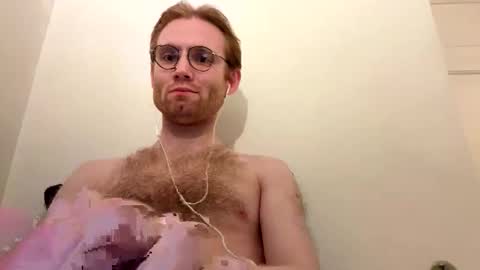 Snapshot of molliter chatting on 10.13.25 molliter online show from 10.13.25