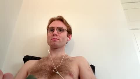 Snapshot of molliter chatting on 10.16.25 molliter online show from 10.16.25