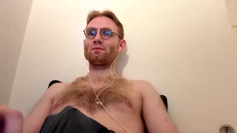 Snapshot of molliter chatting on 10.22.25 molliter online show from 10.22.25