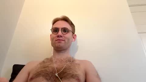 Snapshot of molliter chatting on 10.25.25 molliter online show from 10.25.25