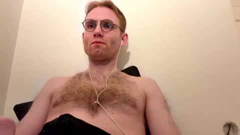 Snapshot of molliter chatting on 10.27.25 molliter online show from 10.27.25