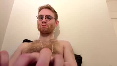 Snapshot of molliter chatting on 10.29.25 molliter online show from 10.29.25