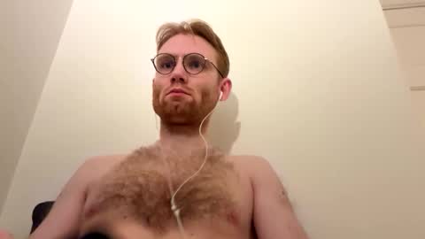 Snapshot of molliter chatting on 11.04.25 molliter online show from 11.04.25