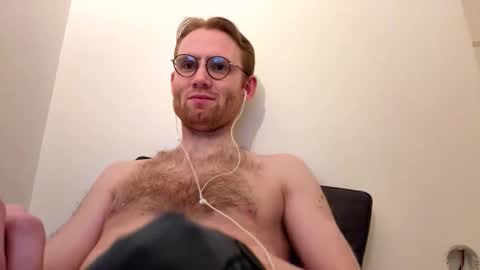 Snapshot of molliter chatting on 12.03.25 molliter online show from 12.03.25