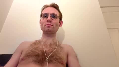 Snapshot of molliter chatting on 12.14.25 molliter online show from 12.14.25