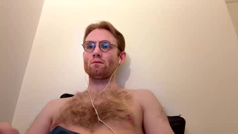 Snapshot of molliter chatting on 12.19.25 molliter online show from 12.19.25