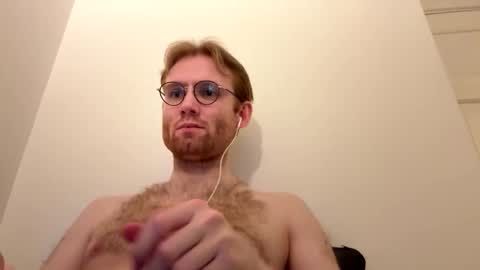 Snapshot of molliter chatting on 12.21.25 molliter online show from 12.21.25