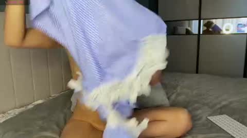 Snapshot of molly_beauti chatting on 06.19.26 Molly online show from 06.19.26