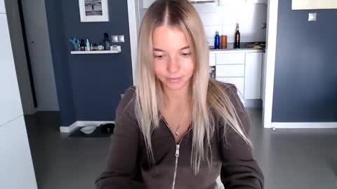 Molly online show from 12.10.24