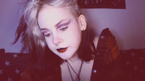 Molly Crow online show from 03.04.25