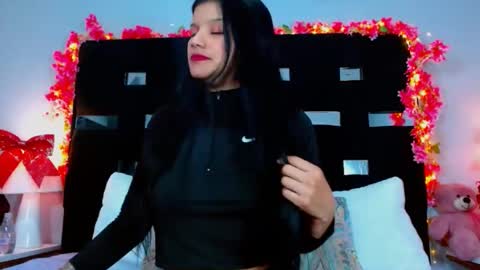 Snapshot of molly_drakons_hm chatting on 12.21.24 molly online show from 12.21.24