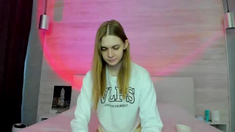 Molly Hunt online show from 04.26.26