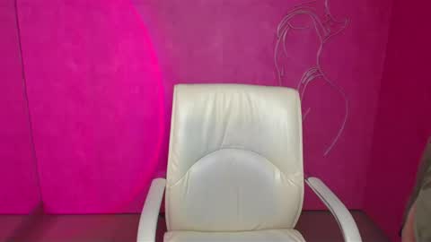 Molly online show from 12.04.24