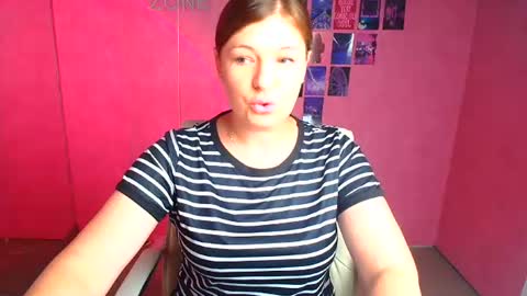 Snapshot of molly_mis chatting on 07.26.26 Molly online show from 07.26.26
