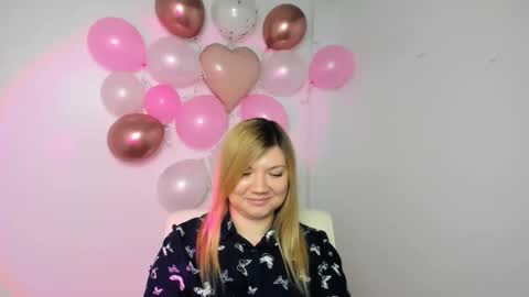 Snapshot of molly_moree chatting on 02.14.25 Molly online show from 02.14.25