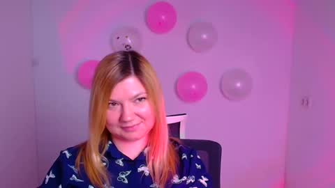 Snapshot of molly_moree chatting on 02.15.25 Molly online show from 02.15.25