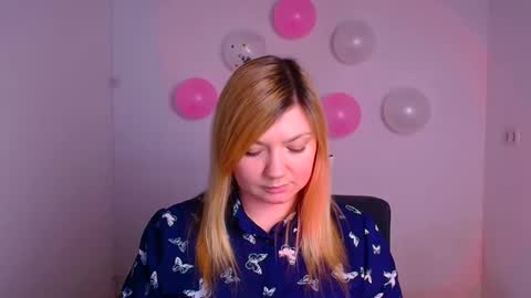 Snapshot of molly_moree chatting on 02.17.25 Molly online show from 02.17.25
