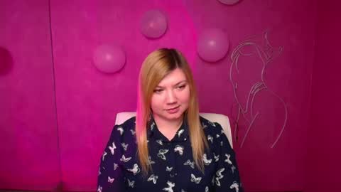 Snapshot of molly_moree chatting on 02.18.25 Molly online show from 02.18.25